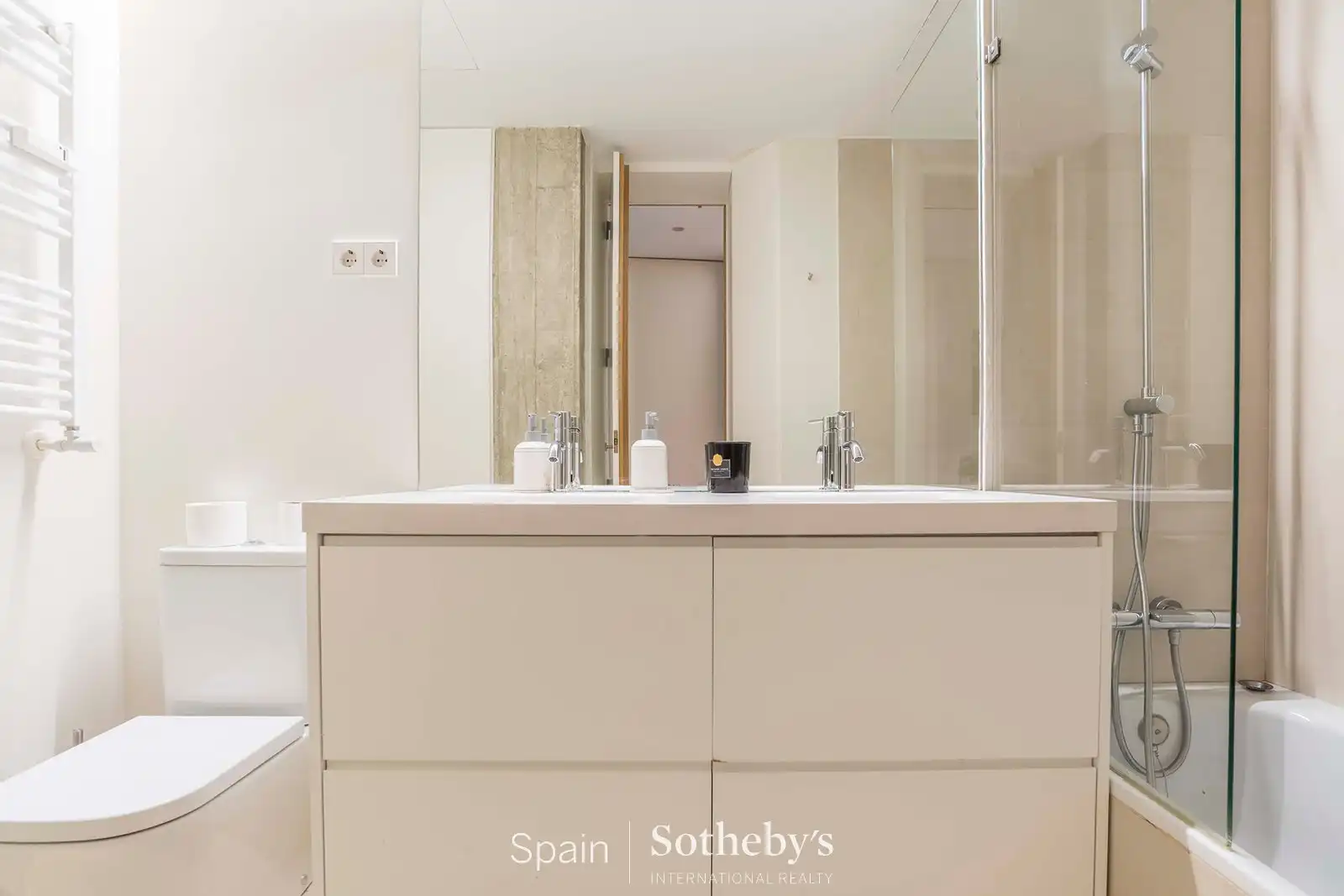 Badezimmer von Wohnungen zum Verkauf in Madrid mit Klimaanlage, Heizung und Abstellraum