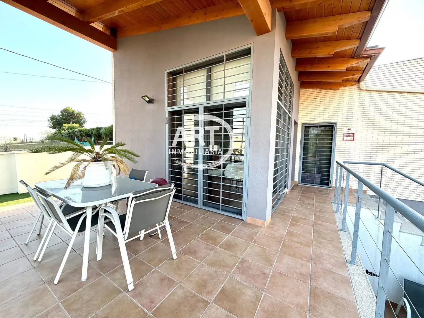 Terrassa de Casa o xalet en venda en La Pobla de Vallbona amb Aire condicionat, Calefacció i Jardí privat