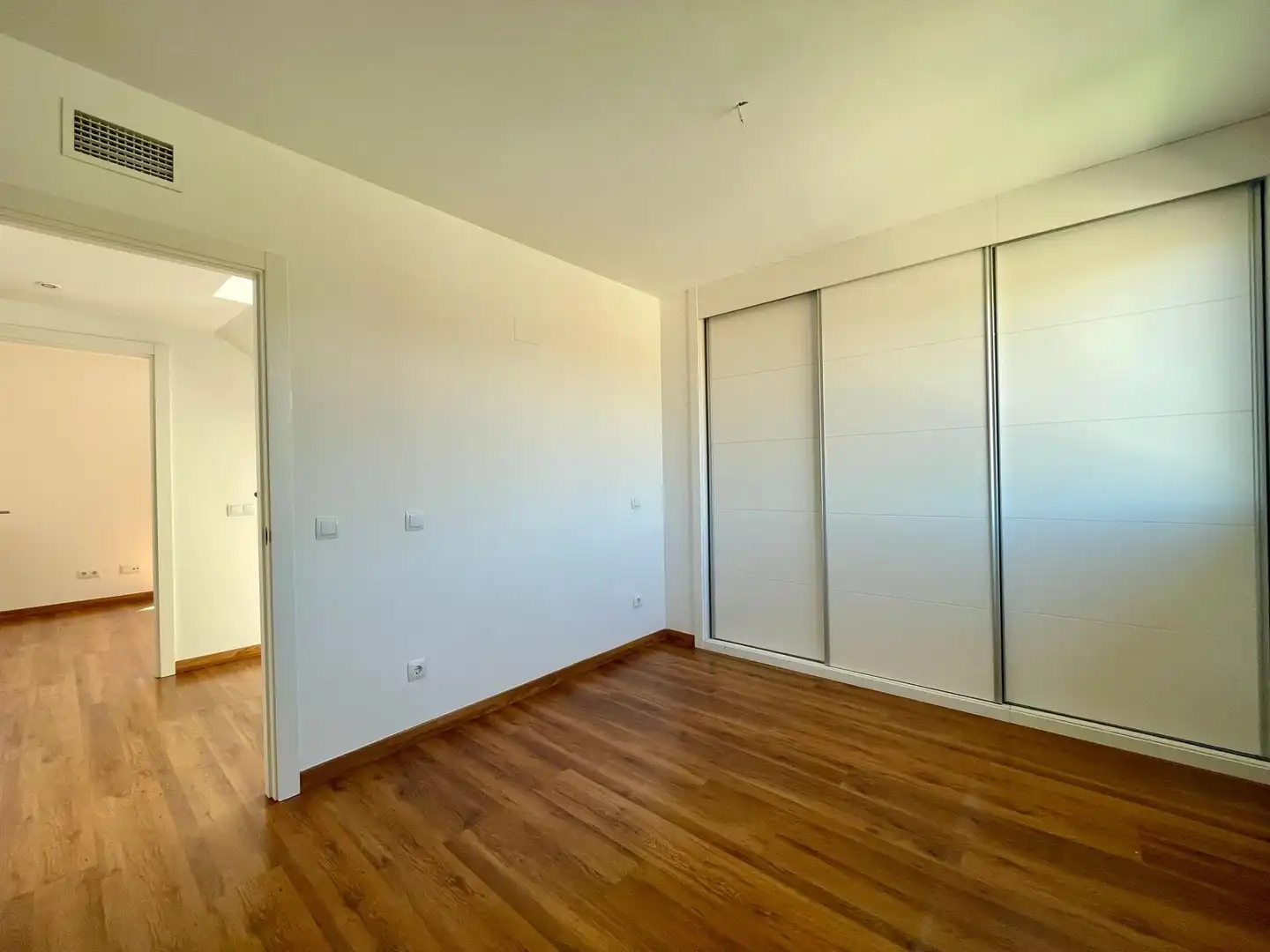 Habitación de Casa adosada de alquiler en Majadahonda con Aire acondicionado, Calefacción y Jardín privado