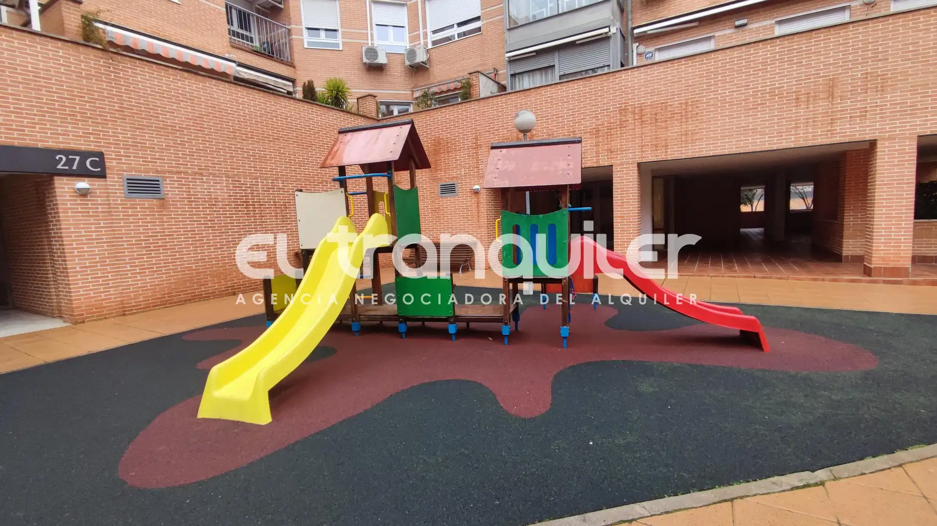 Aparcament de Àtic de lloguer en Madrid amb Aire condicionat, Parquet i Terrassa