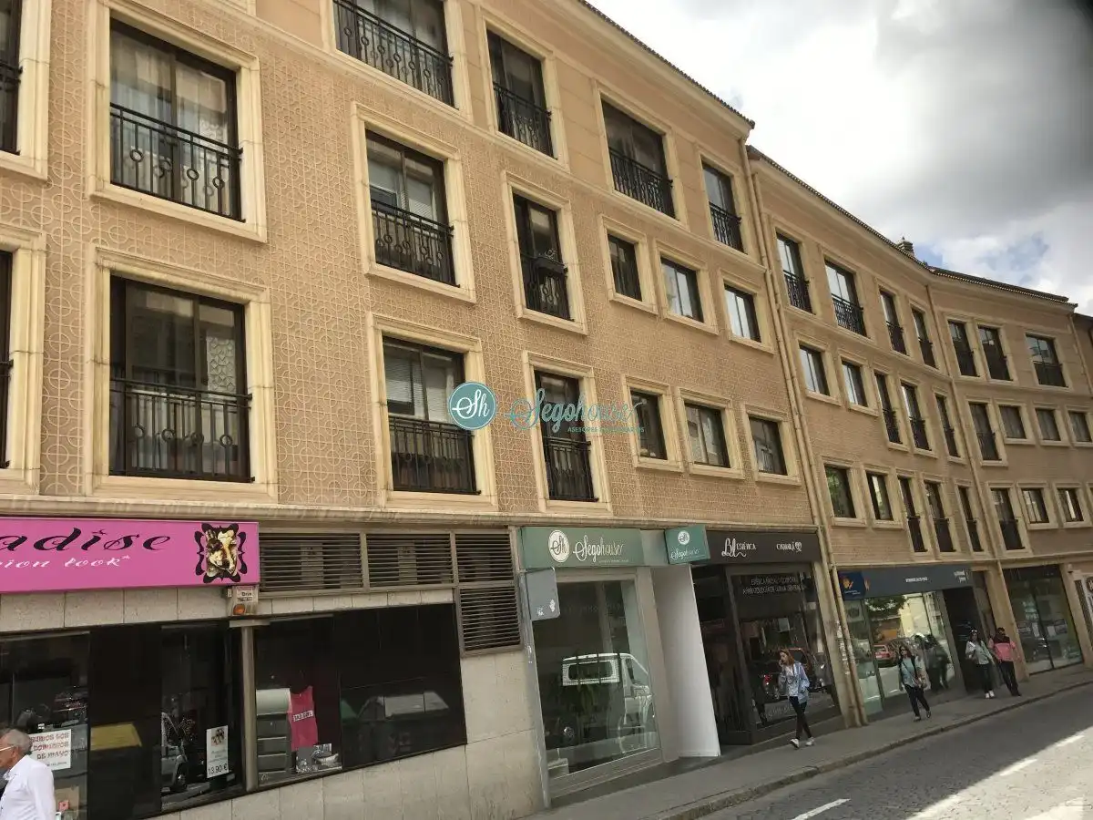 Vista exterior de Pis en venda en Segovia amb Calefacció, Parquet i Terrassa