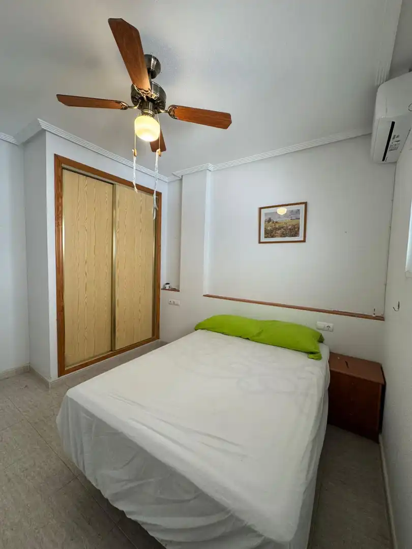 Habitación de Apartamento en venta en Almoradí con Aire acondicionado, Amueblado y Piscina comunitaria