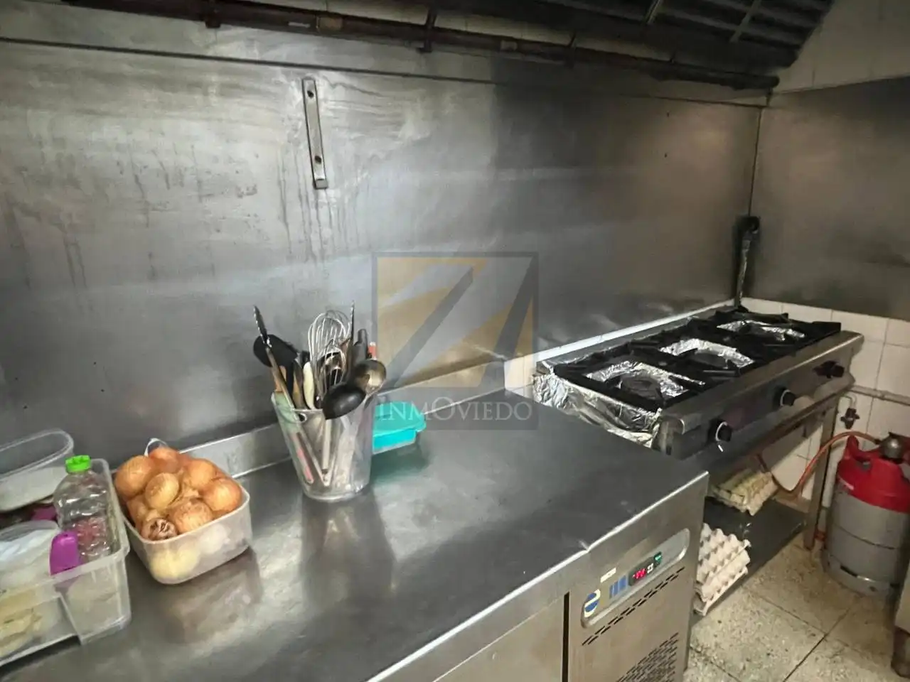 Cuina de Local de lloguer en Oviedo  amb Aire condicionat i Alarma