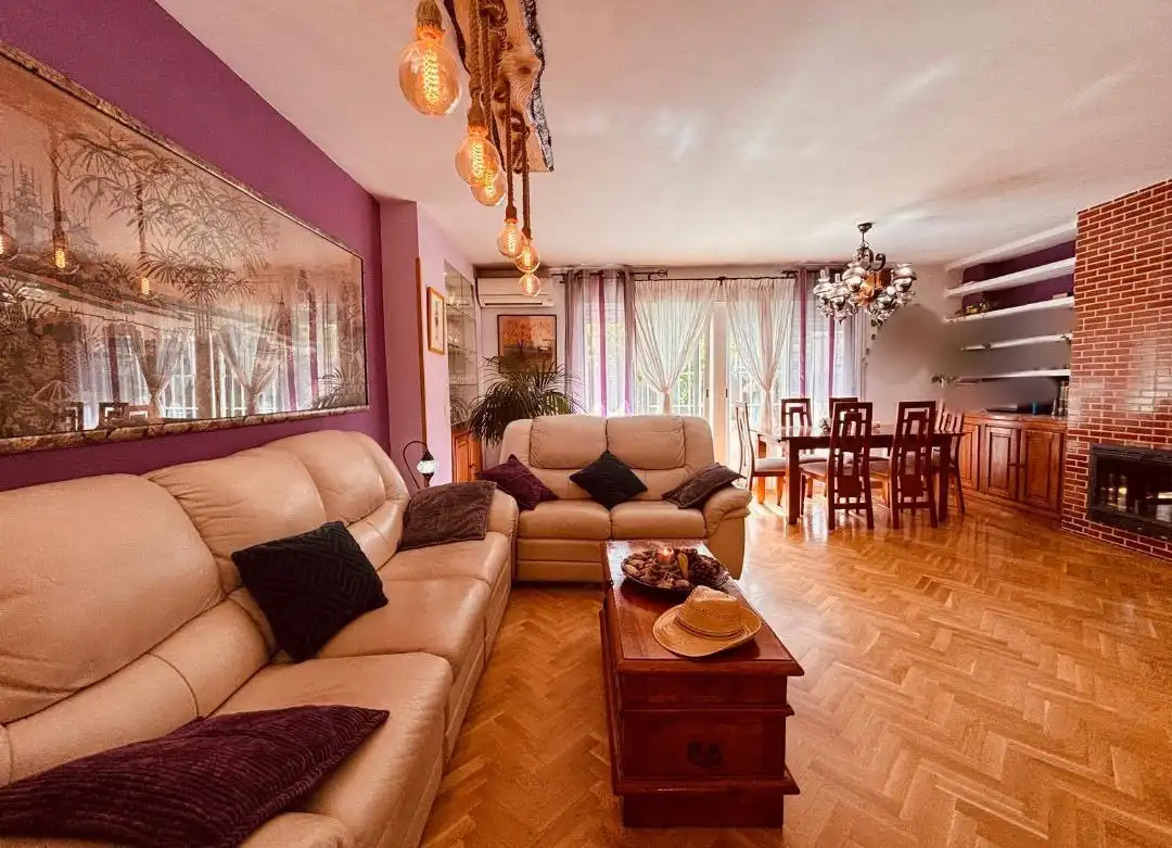 Sala de estar de Casa adosada en venta en Getafe con Aire acondicionado, Calefacción y Jardín privado