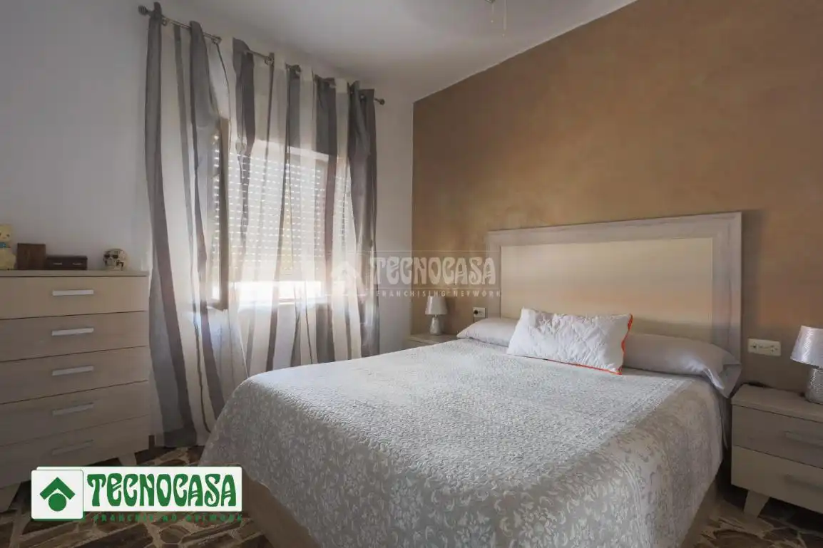 Habitación de Casa adosada en venta en Adra