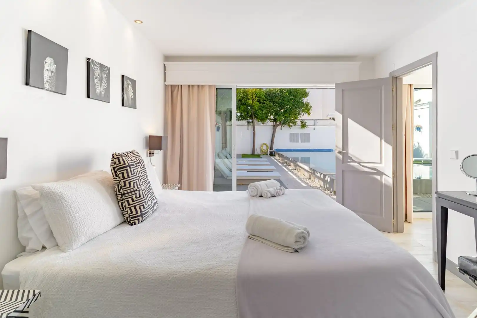 Dormitori de Casa o xalet en venda en Estepona amb Aire condicionat, Calefacció i Jardí privat