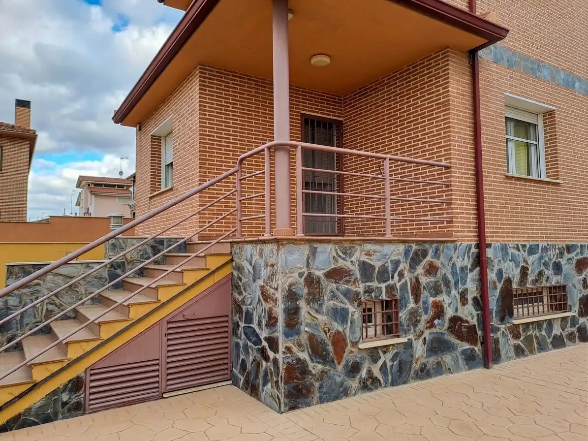 Casa aparellada amb jardí en venda a Calle de Samuel Baltés, imagen 29