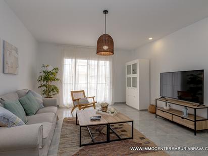 Living room of House or chalet for sale in Empuriabrava  with Air Conditioner and Terrace