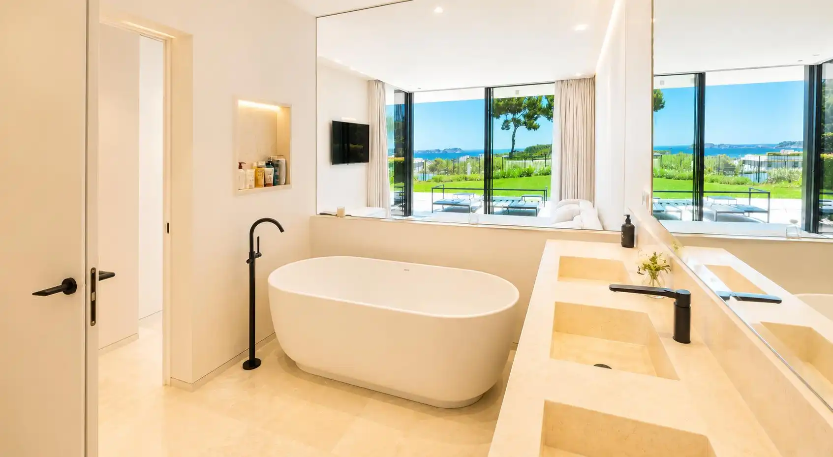 Bathroom of Ground floor for sale in Calvià  with Air Conditioner, Heating and Private garden