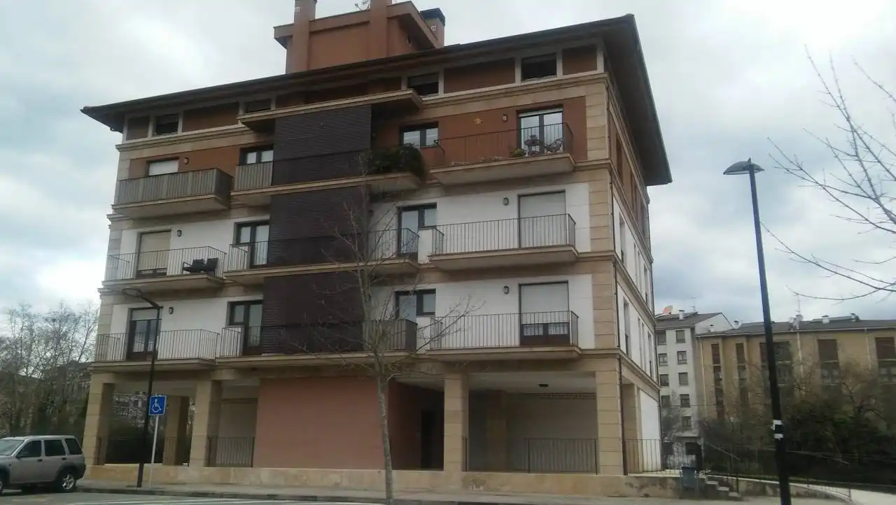 Locale commerciale in affitto a Igorre