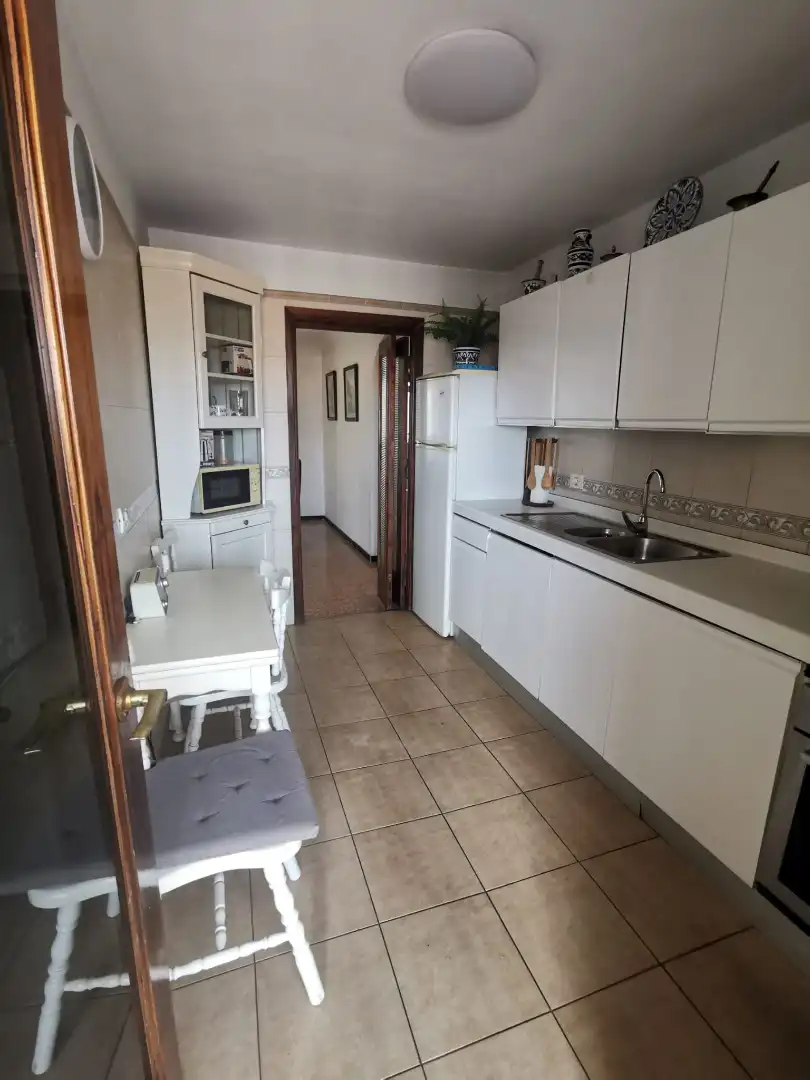 Cuina de Apartament de lloguer en Santa Cruz de Tenerife amb Moblat, Forn i Rentadora