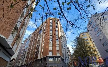 Vista exterior de Pis en venda en Bilbao  amb Parquet i Terrassa