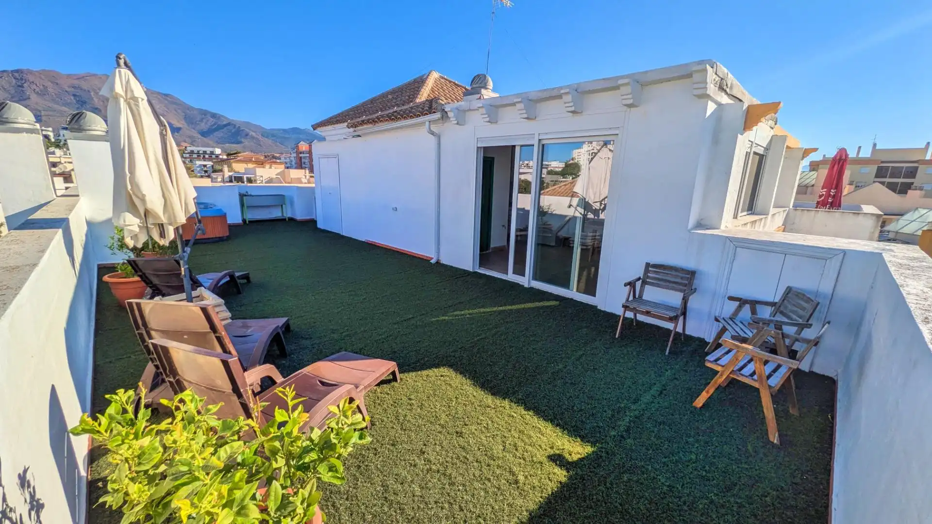Penthouse mit Garten zum Verkauf in Estepona Pueblo