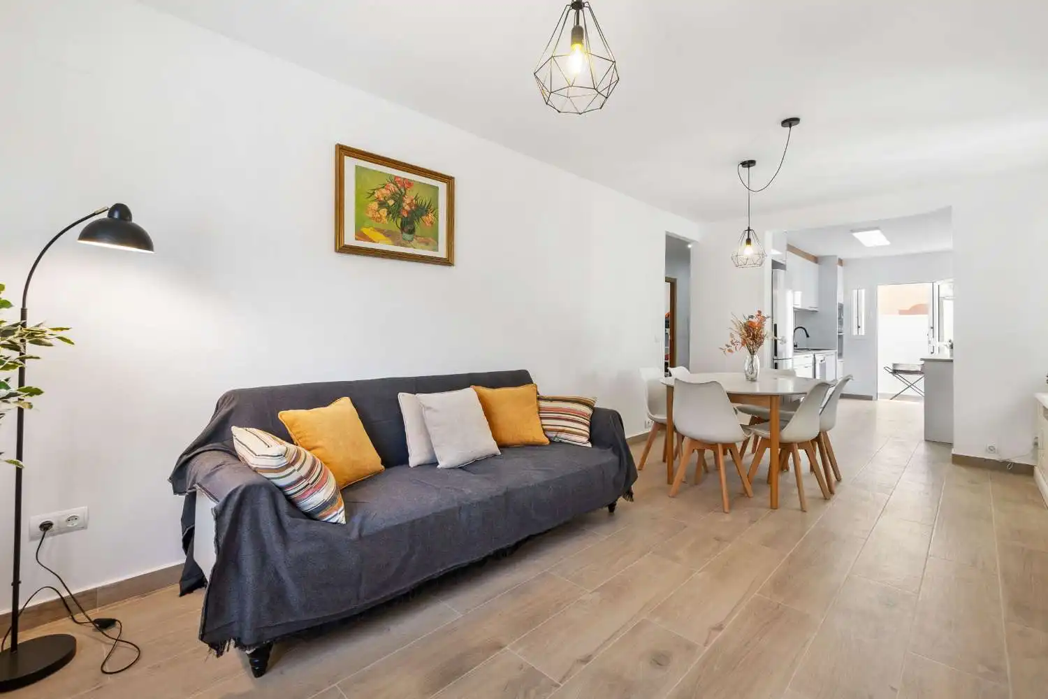 Sala d'estar de Casa o xalet en venda en Orihuela amb Aire condicionat, Traster i Moblat