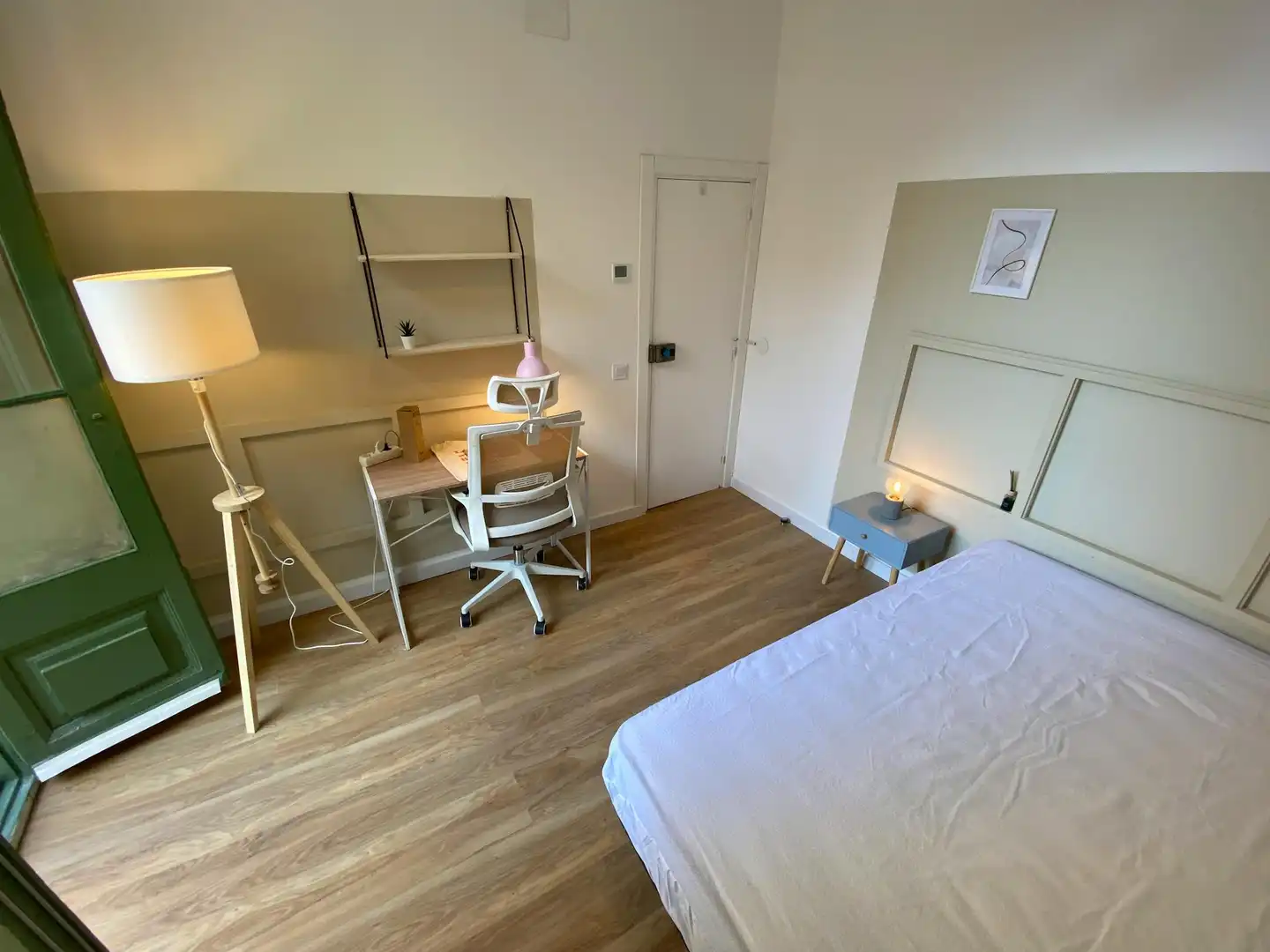 Bedroom of Flat for share in Barcelona  with Air Conditioner, Furnished and Washing machine