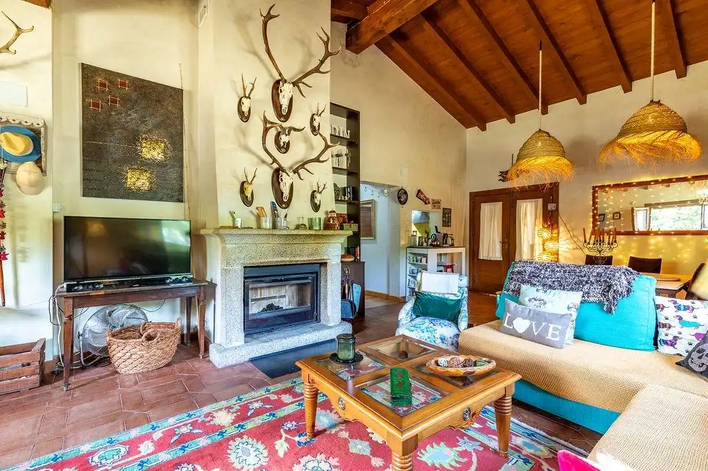 Sala de estar de Finca rústica en venta en Cuacos de Yuste con Jardín privado, Terraza y Piscina