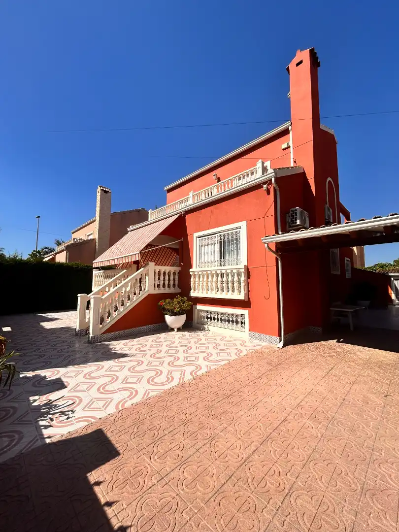 Vista exterior de Casa o chalet en venta en Elche / Elx con Aire acondicionado, Jardín privado y Terraza