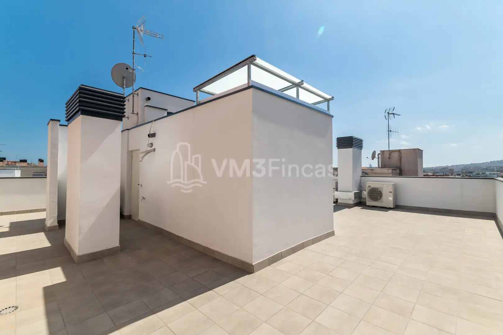 Terraza de Ático de alquiler en Santa Coloma de Gramenet con Aire acondicionado, Calefacción y Terraza