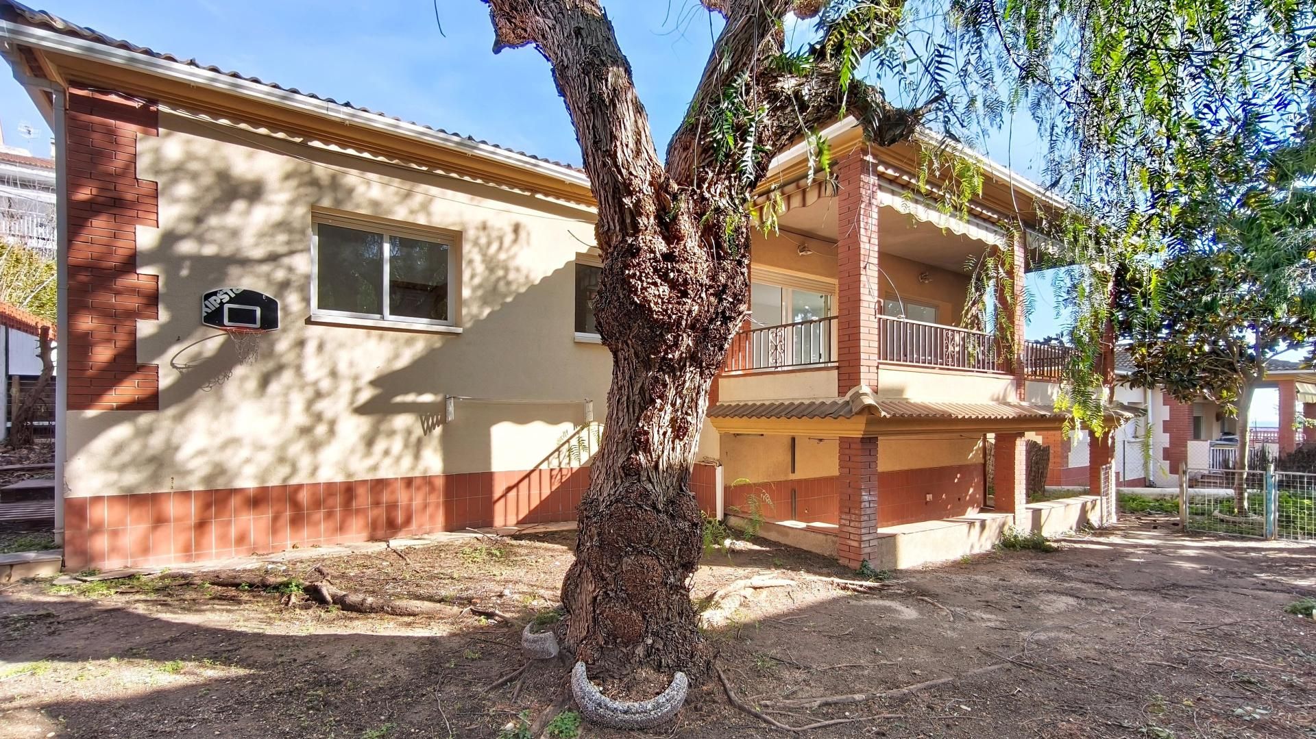 Vista exterior de Casa o chalet en venta en Calafell con Terraza y Piscina comunitaria