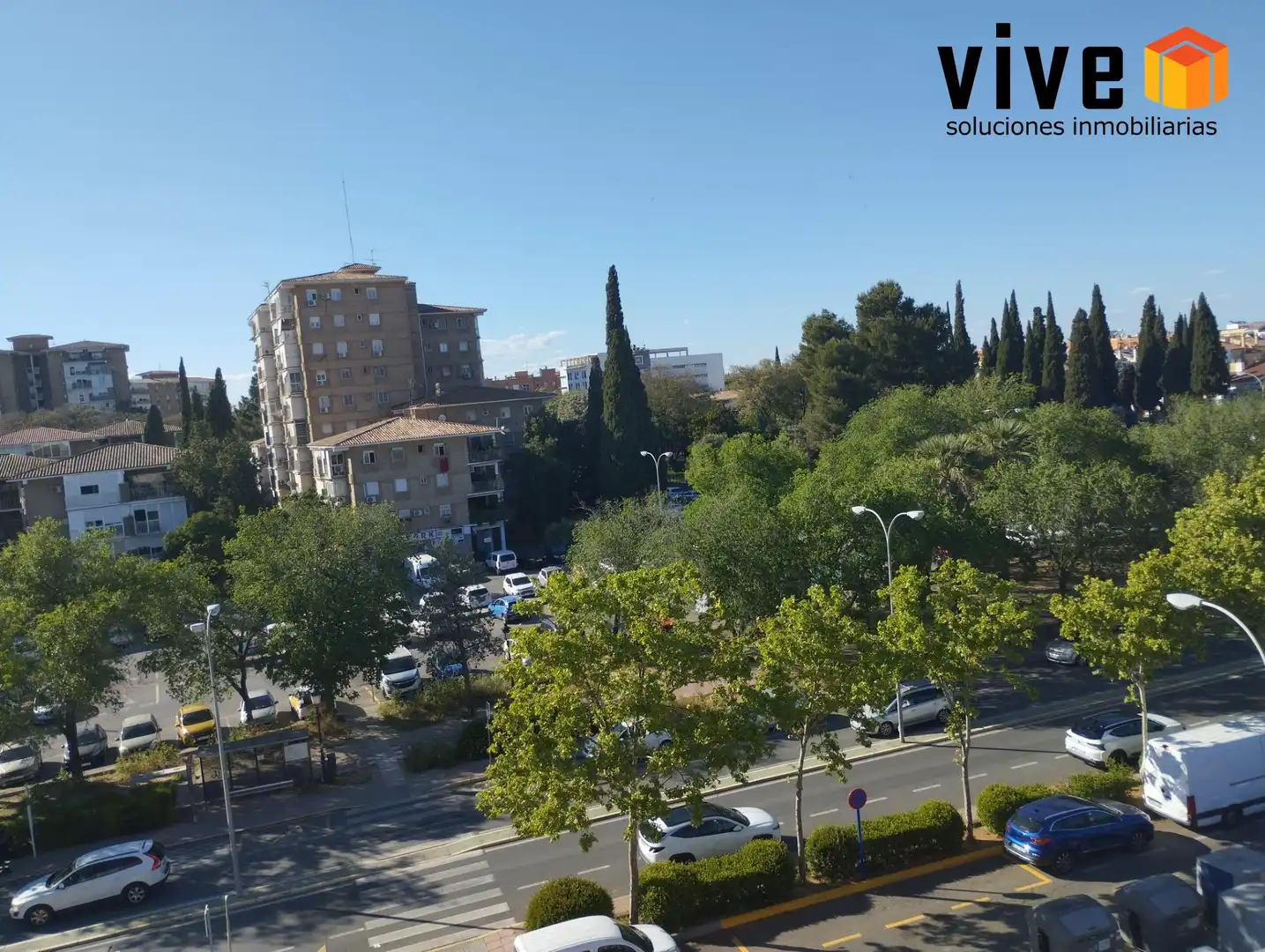 Vista exterior de Piso en venta en Mairena del Aljarafe con Aire acondicionado y Balcón