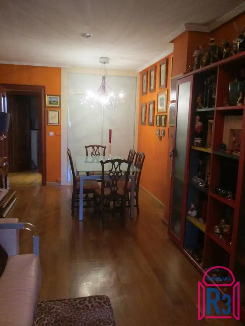 Menjador de Apartament en venda en León Capital  amb Calefacció, Terrassa i Traster
