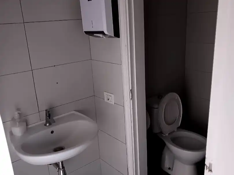 Bany de Local de lloguer en Las Chafiras