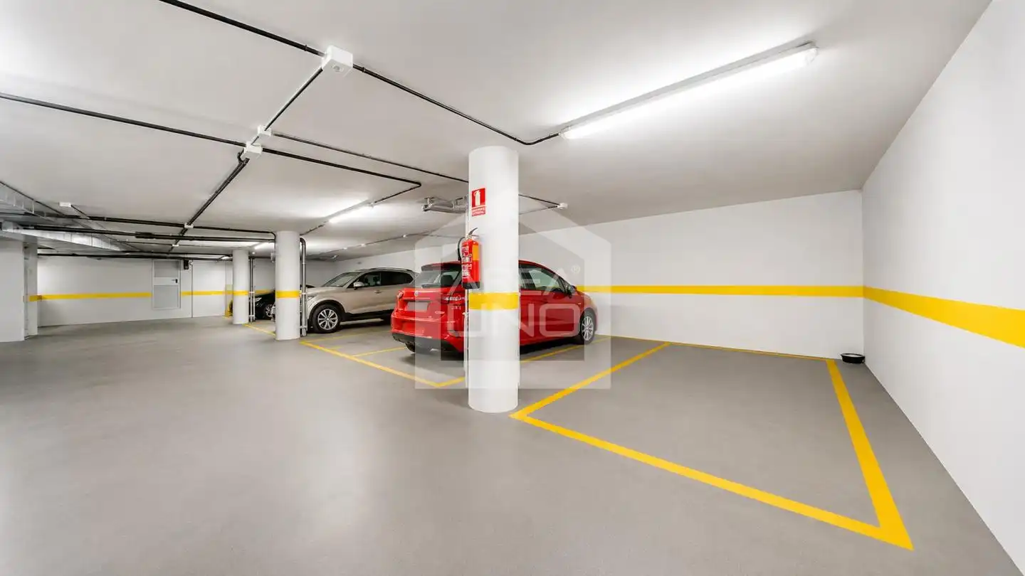Parking de Piso en venta en Madrid con Aire acondicionado, Calefacción y Trastero