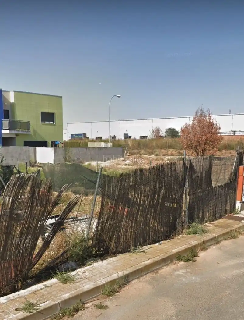 Terreny residencial de lloguer a Calle Jacinto Benavente 32