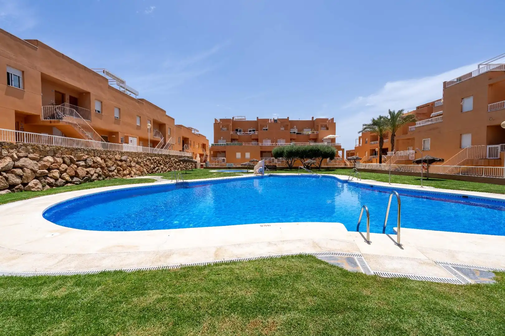 Schwimmbecken von Maisonette zum Verkauf in Mojácar mit Klimaanlage, Privatgarten und Terrasse