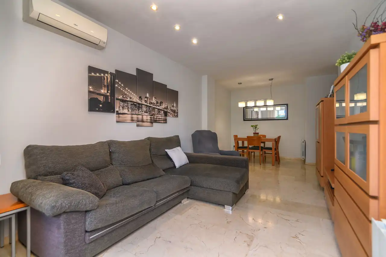 Wohnzimmer von Wohnung zum Verkauf in Gavà mit Klimaanlage, Heizung und Balkon