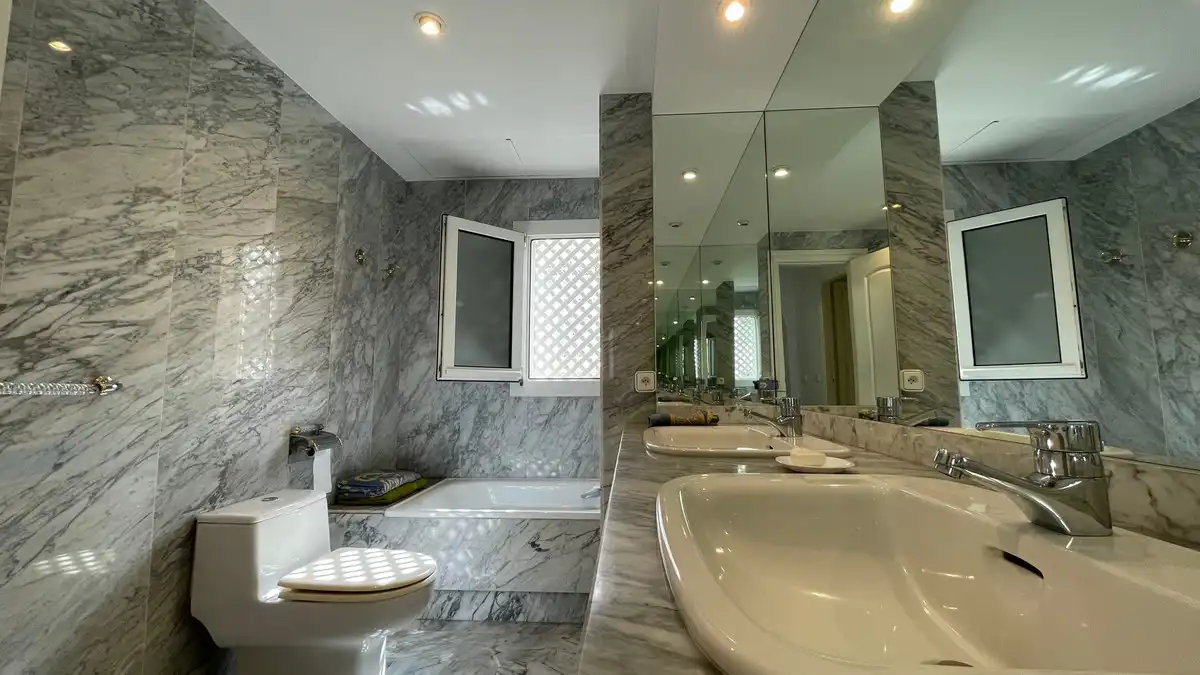 Apartamento con piscina en venta en Nueva Andalucía, imagen 4