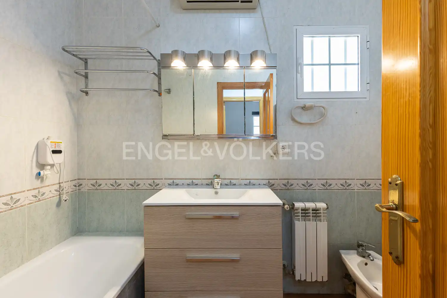 Bathroom of Houses for sale in Bétera  with Air Conditioner, Heating and Private garden