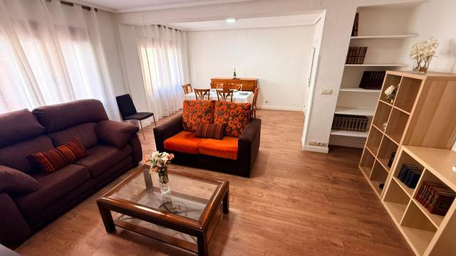 Piso en Alquiler en Calle Palacio Valdés, 6 en Salesas - Foncalada - Campoamor