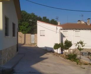 Vista exterior de Casa o xalet en venda en Pezuela de las Torres amb Jardí privat