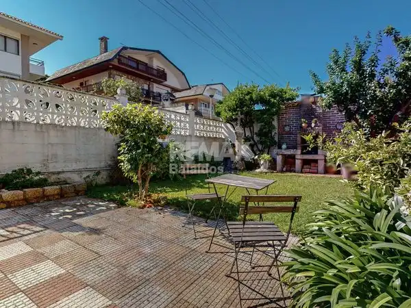 Jardí de Casa o xalet en venda en Nigrán amb Calefacció, Jardí privat i Parquet