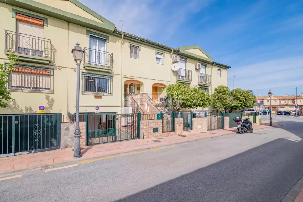 Casa adosada en venda a Poniente