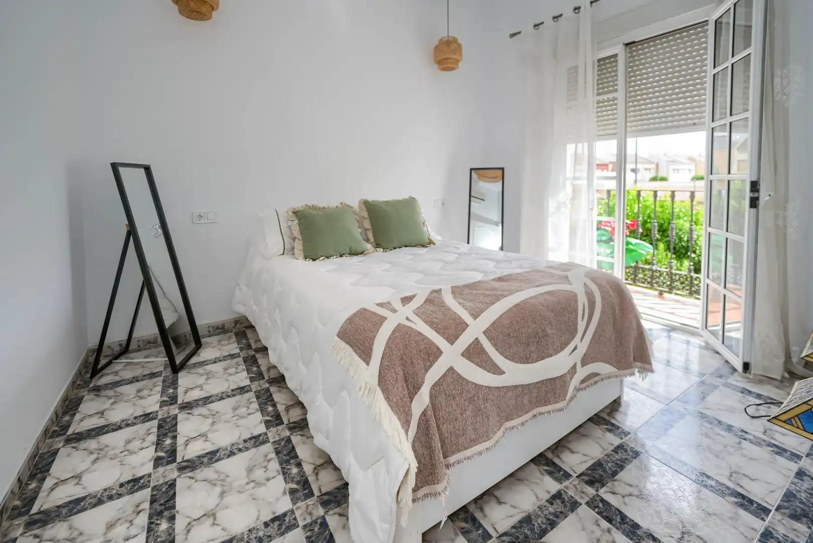 Habitación de Casa adosada en venta en Benacazón