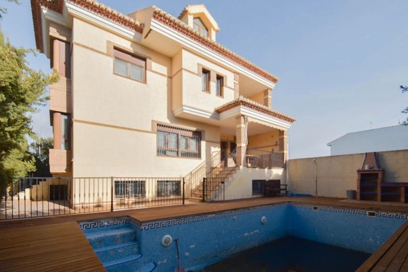 Vista exterior de Casa o xalet en venda en Maracena amb Aire condicionat, Calefacció i Parquet