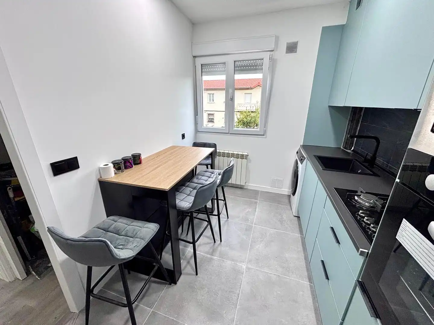 Cocina de Piso en venta en Gijón  con Calefacción, Jardín privado y Parquet