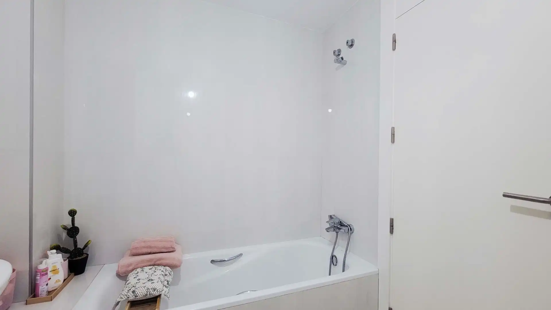 Badezimmer von Wohnungen zum Verkauf in Almería