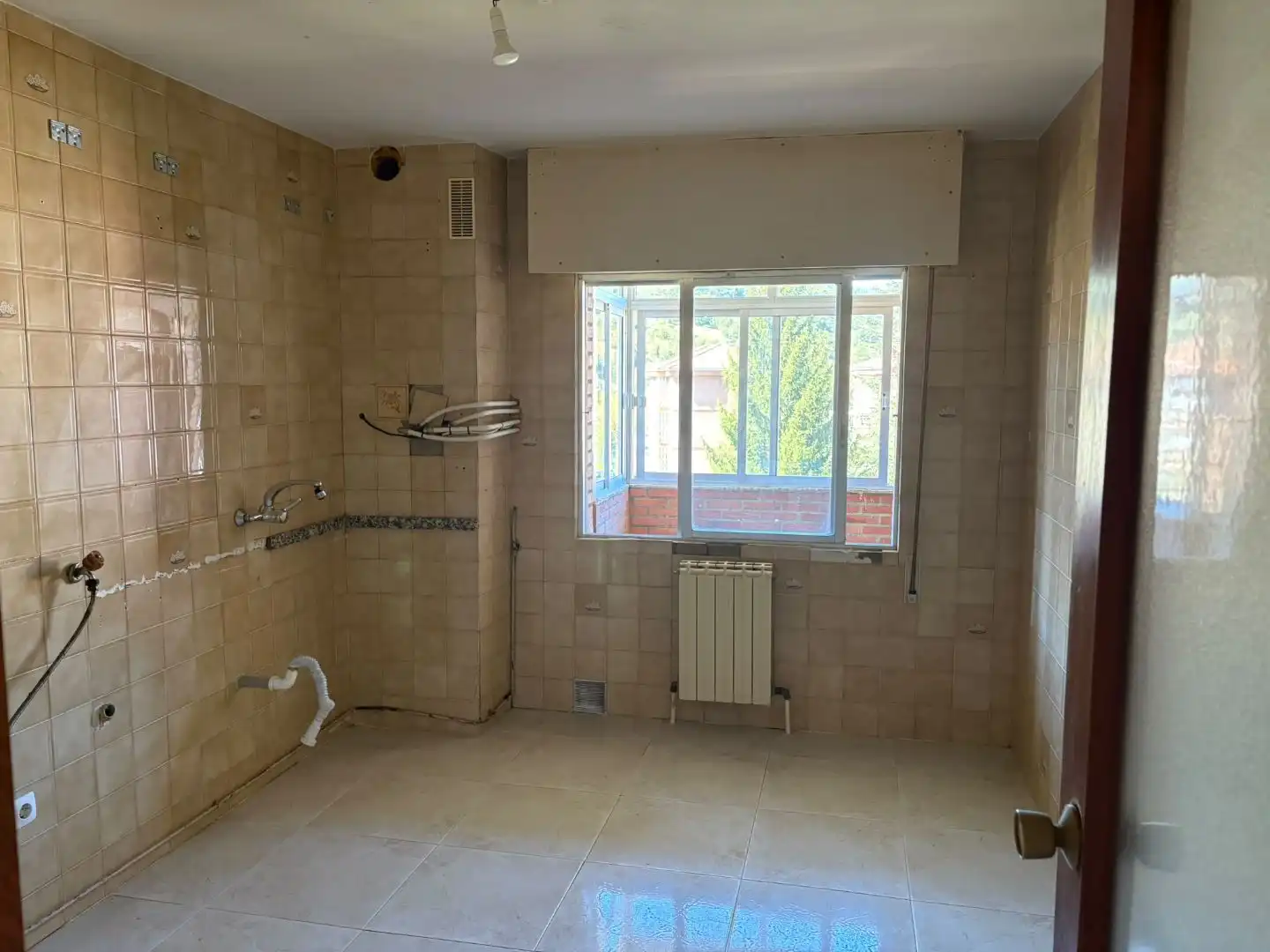 Bathroom of Flat for sale in Cistierna  with Heating, Terrace and Balcony