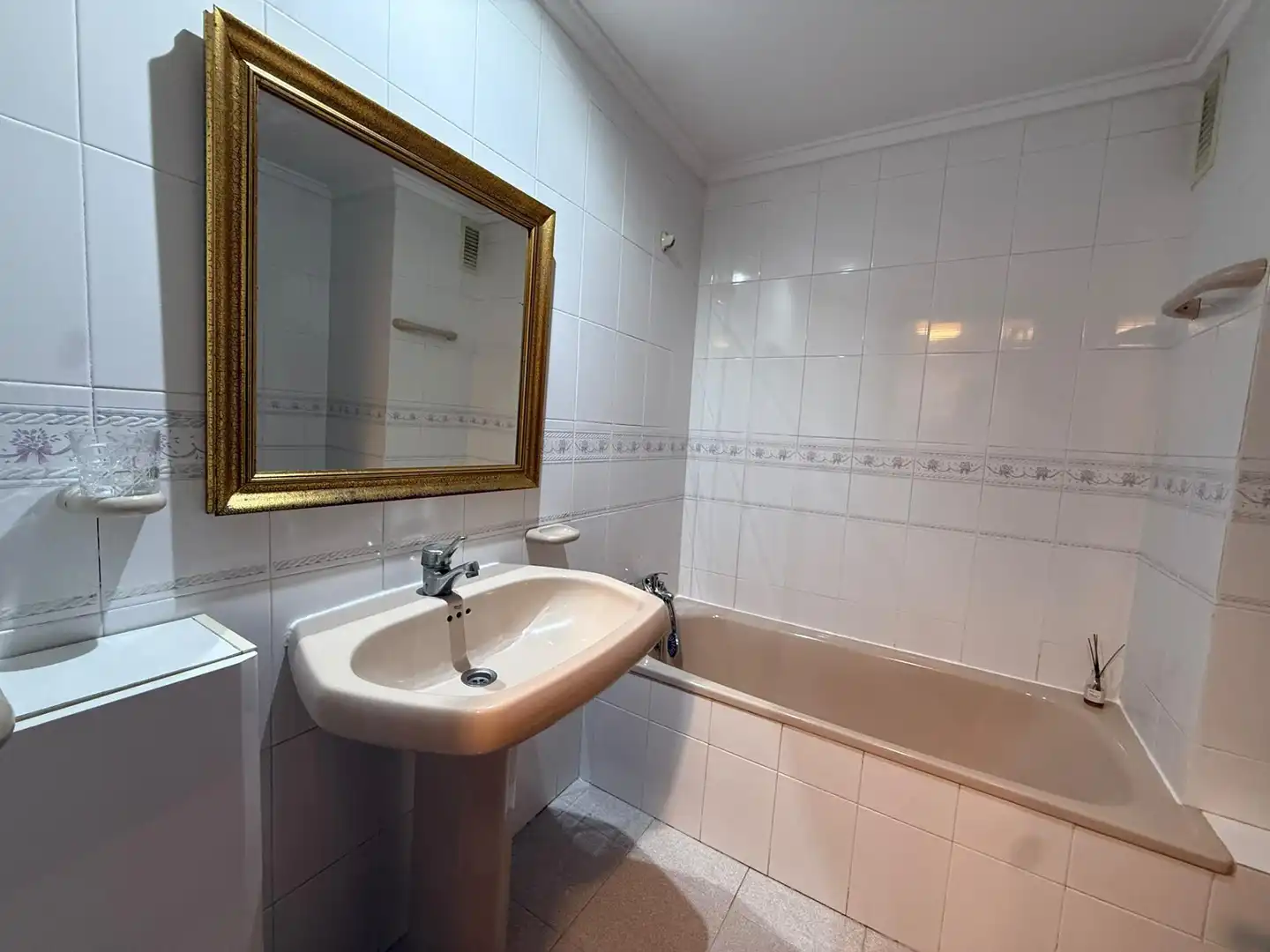 Baño de Piso de alquiler en Alicante / Alacant con Aire acondicionado, Calefacción y Terraza