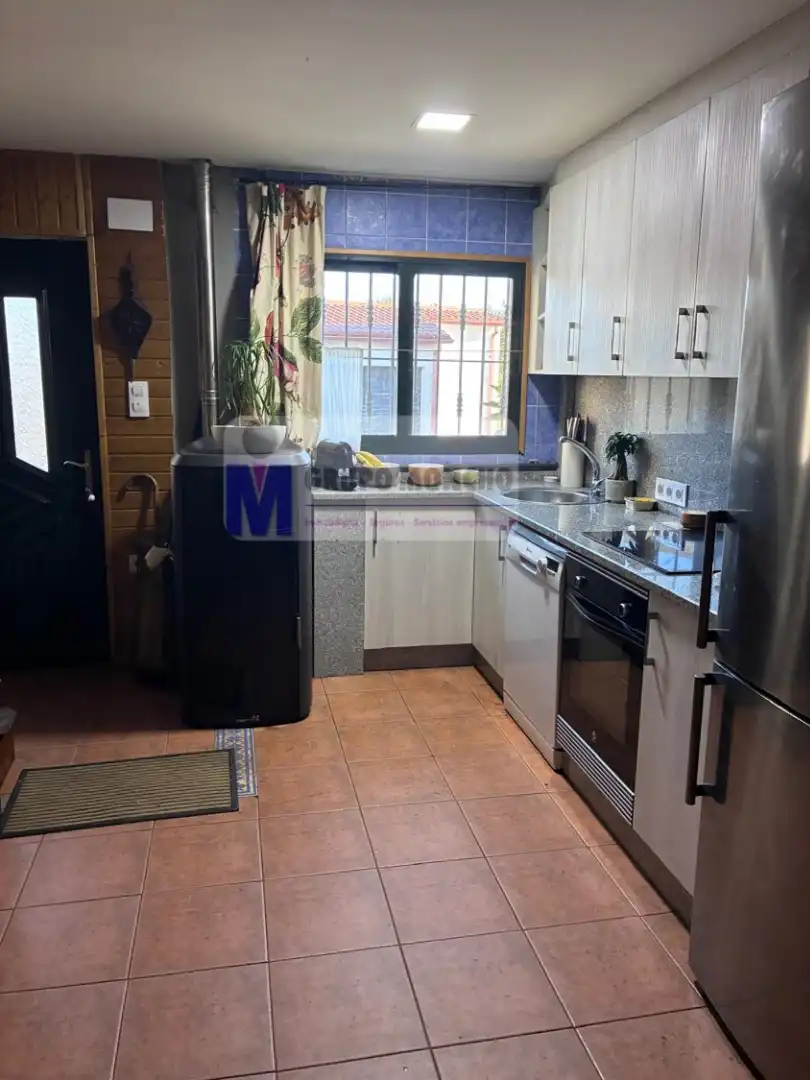 Cocina de Casa adosada en venta en Allariz con Calefacción, Jardín privado y Amueblado