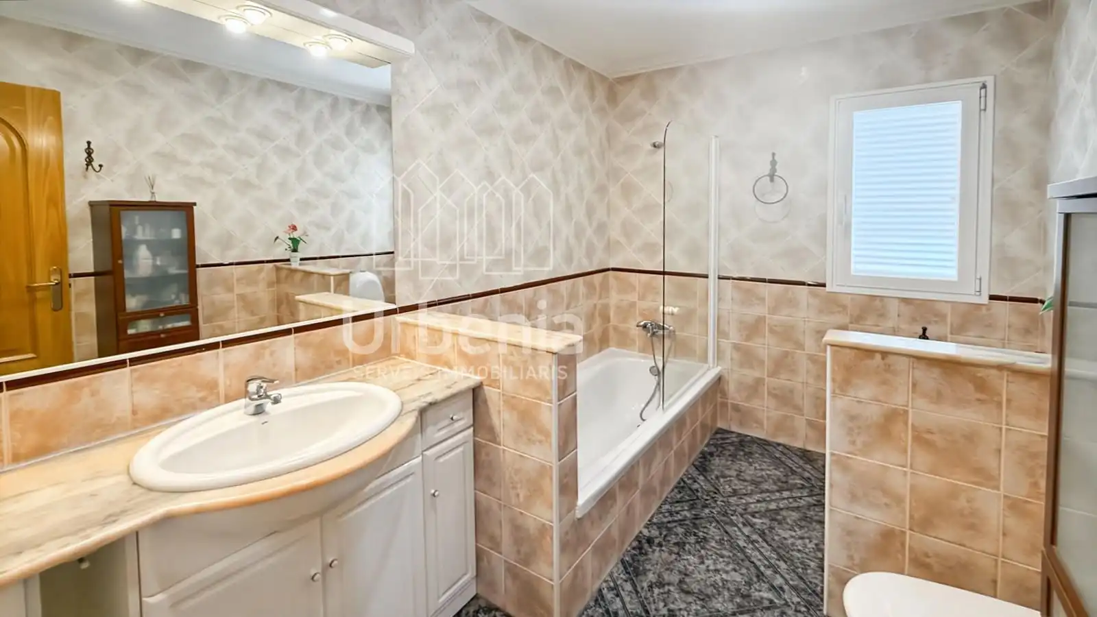 Bathroom of Flat for sale in Sant Cebrià de Vallalta  with Air Conditioner, Heating and Terrace