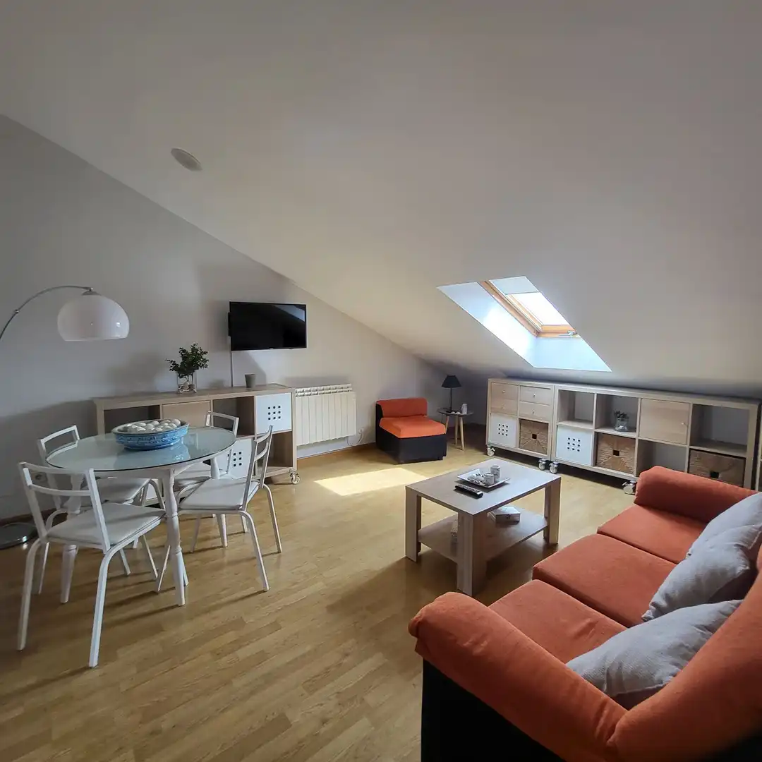 Wohnzimmer von Dachboden zur Miete in Ávila mit Möbliert