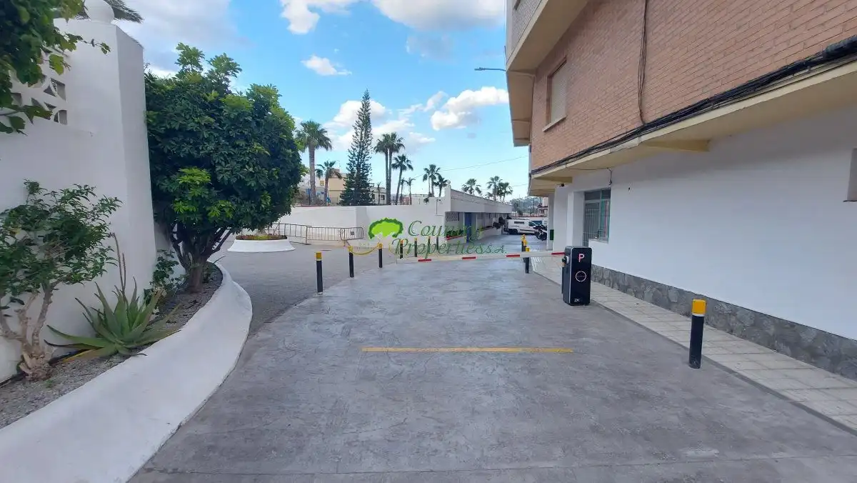 Parking de Apartamento en venta en Almuñécar con Aire acondicionado y Piscina comunitaria