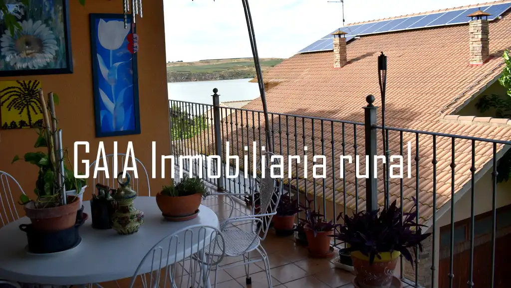 Außenansicht von Einfamilien-Reihenhaus zum Verkauf in Caspe