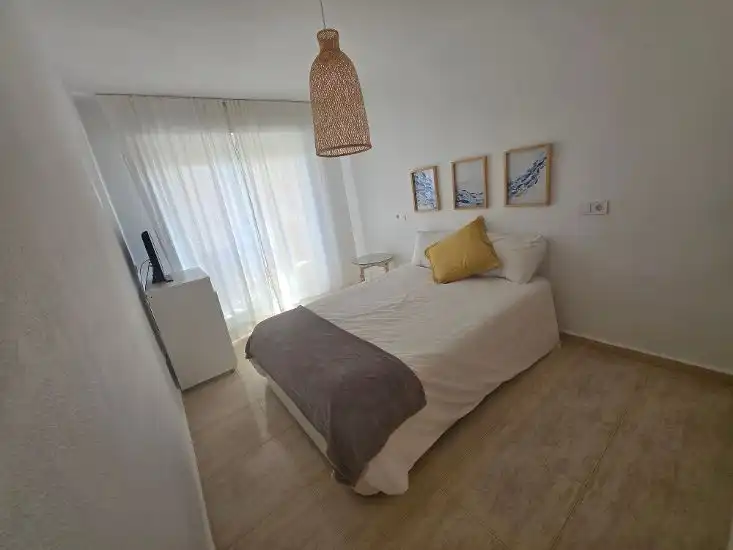 Habitación de Apartamento en venta en La Manga del Mar Menor con Amueblado, Balcón y Piscina comunitaria