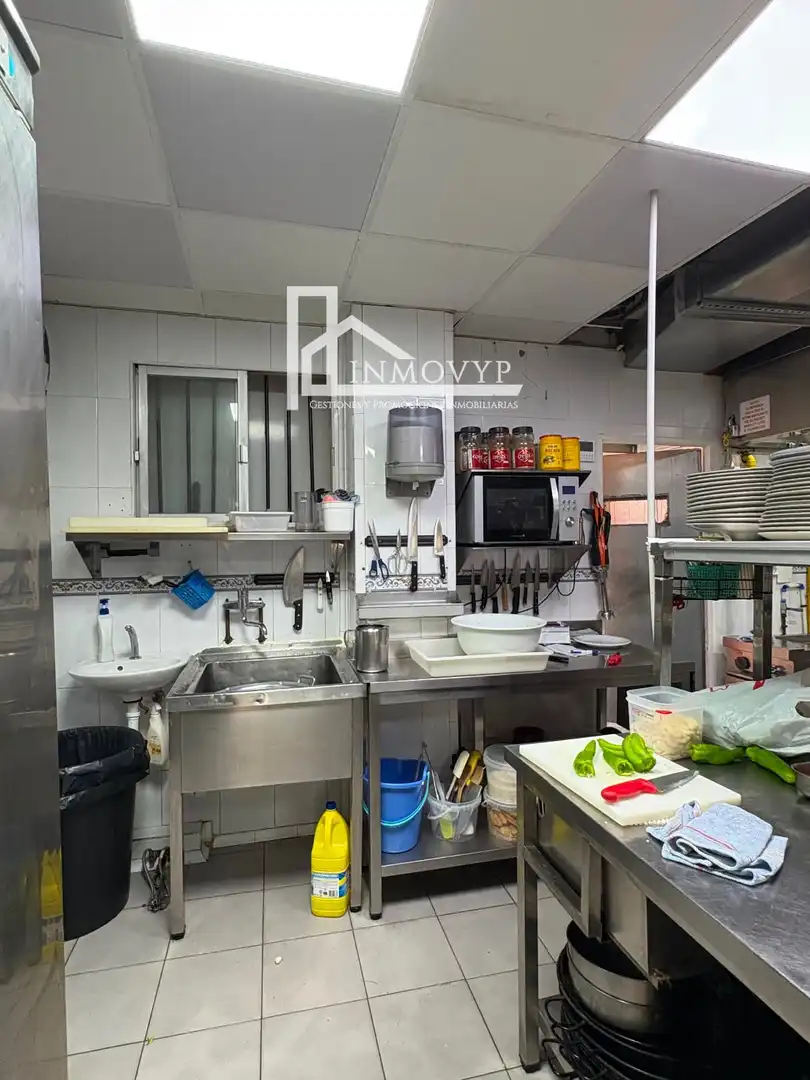 Cuina de Local en venda en Calvià amb Aire condicionat, Terrassa i Moblat
