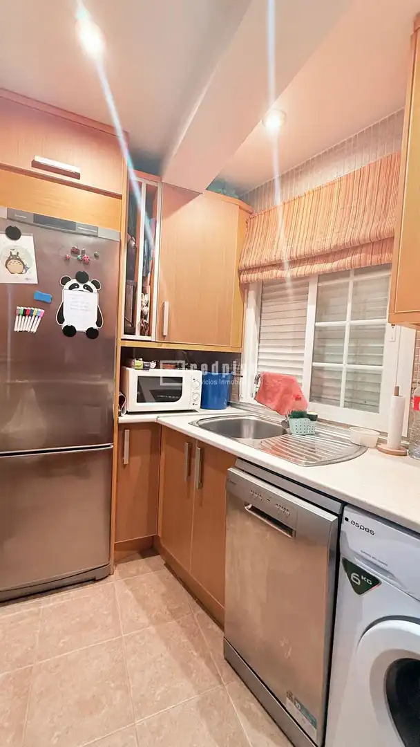 Piso en venta en Comercial, Palomeras Bajas